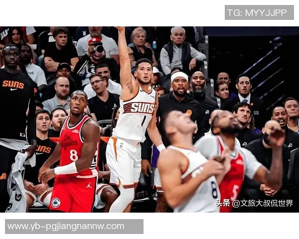 布克称赞格林能减轻压力认为其天赋极高助力球队表现